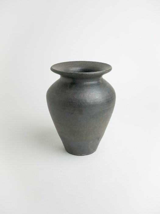 Buncheong vase / doyedang