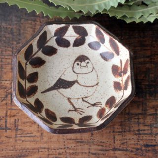 つぐみ製陶所　八角豆皿（カノコスズメ）