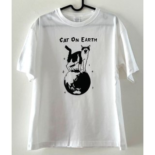 <img class='new_mark_img1' src='https://img.shop-pro.jp/img/new/icons13.gif' style='border:none;display:inline;margin:0px;padding:0px;width:auto;' />トケ　『CAT ON EARTH』 ビッグシルエット Tシャツ
（白）