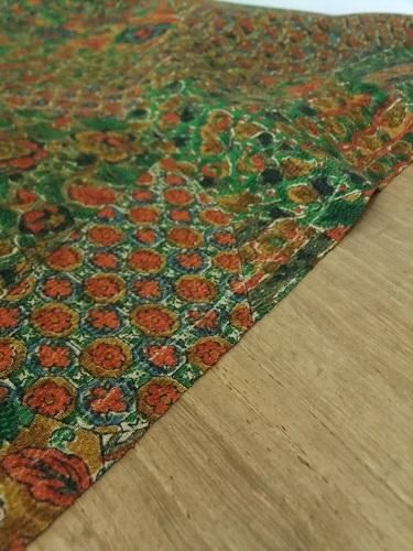 更紗柄のちりめん地｜古布はぎれ - きものや和布紺屋