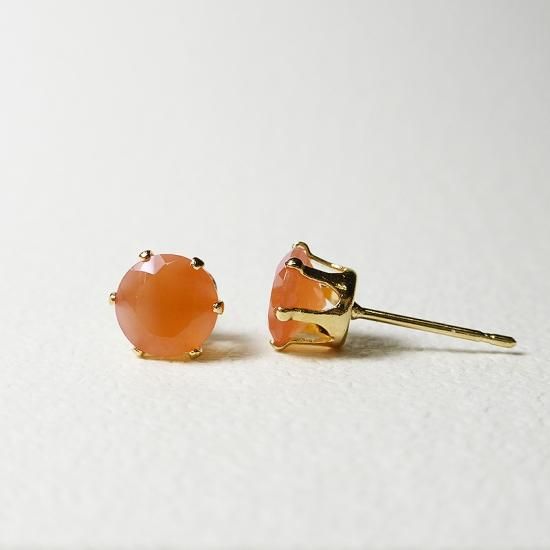 【値下げ】オレンジムーンピアス ぷっくりかわいい ”オレンジムーンストーンと天然パール” の