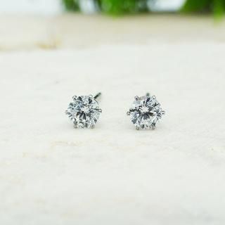 キュービックジルコニア・ピアス　４mm（1ペア）