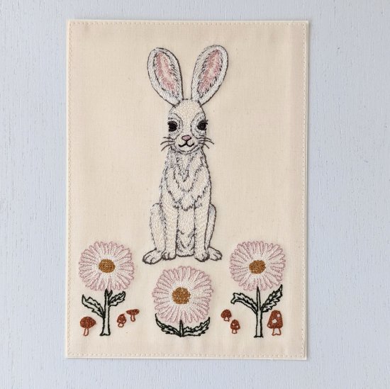 <img class='new_mark_img1' src='https://img.shop-pro.jp/img/new/icons47.gif' style='border:none;display:inline;margin:0px;padding:0px;width:auto;' />CORAL&TUSK  Bunny and Daisies Card