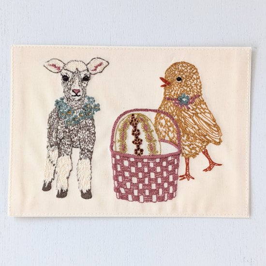 <img class='new_mark_img1' src='https://img.shop-pro.jp/img/new/icons47.gif' style='border:none;display:inline;margin:0px;padding:0px;width:auto;' />CORAL&TUSK  Easter Lamb and Chick Card