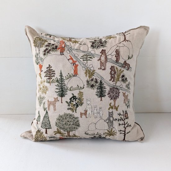 <img class='new_mark_img1' src='https://img.shop-pro.jp/img/new/icons47.gif' style='border:none;display:inline;margin:0px;padding:0px;width:auto;' />CORAL&TUSK  Forest Fun Pillow-Pillow Cover with Insert