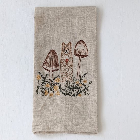 <img class='new_mark_img1' src='https://img.shop-pro.jp/img/new/icons47.gif' style='border:none;display:inline;margin:0px;padding:0px;width:auto;' />CORAL&TUSK  Tea Towels Bear with Mushrooms