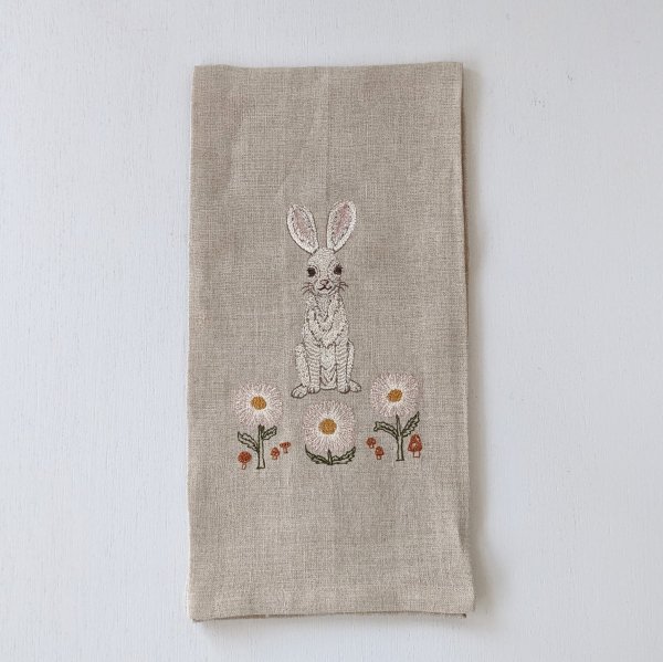 <img class='new_mark_img1' src='https://img.shop-pro.jp/img/new/icons47.gif' style='border:none;display:inline;margin:0px;padding:0px;width:auto;' />CORAL&TUSK  Tea Towels Bunny and Daisies