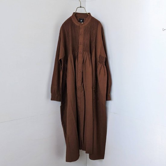<img class='new_mark_img1' src='https://img.shop-pro.jp/img/new/icons47.gif' style='border:none;display:inline;margin:0px;padding:0px;width:auto;' />maison de soil  BOILED WOOL PLAIN BANDED SHIRT DRESS WITH MINI PINTUCK