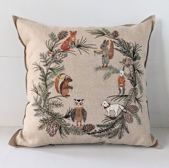 <img class='new_mark_img1' src='https://img.shop-pro.jp/img/new/icons47.gif' style='border:none;display:inline;margin:0px;padding:0px;width:auto;' />CORAL&TUSK  Tree Trimmers Wreath Pillow