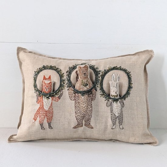 <img class='new_mark_img1' src='https://img.shop-pro.jp/img/new/icons47.gif' style='border:none;display:inline;margin:0px;padding:0px;width:auto;' />CORAL&TUSK  Christmas Wreath Trio Pocket Pillow