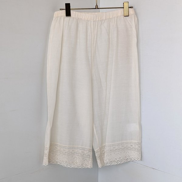 <img class='new_mark_img1' src='https://img.shop-pro.jp/img/new/icons11.gif' style='border:none;display:inline;margin:0px;padding:0px;width:auto;' />maison de soil  HANDWOVEN COTTON SILK WITH LACE EASY PANTS