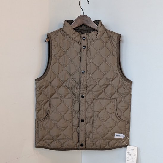 <img class='new_mark_img1' src='https://img.shop-pro.jp/img/new/icons11.gif' style='border:none;display:inline;margin:0px;padding:0px;width:auto;' />ARMEN  PLAIN POLYESTERxPLAIN POLYESTER STAND COLLAR VEST