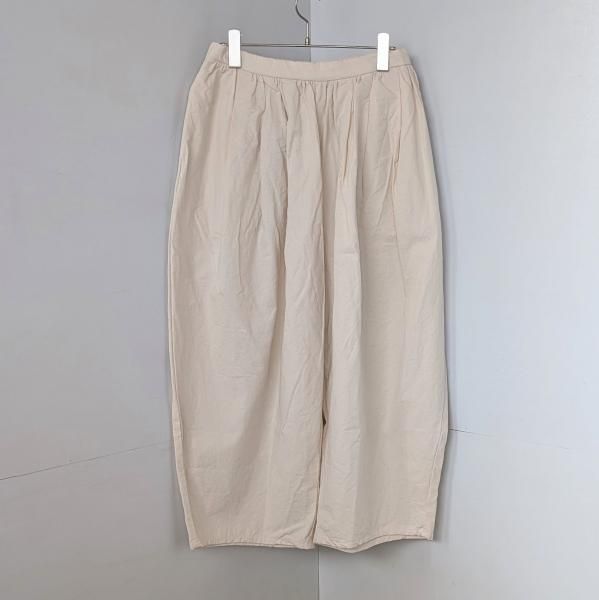 <img class='new_mark_img1' src='https://img.shop-pro.jp/img/new/icons47.gif' style='border:none;display:inline;margin:0px;padding:0px;width:auto;' />ROBE de PEAU  CAMILLE TUCK PANTS