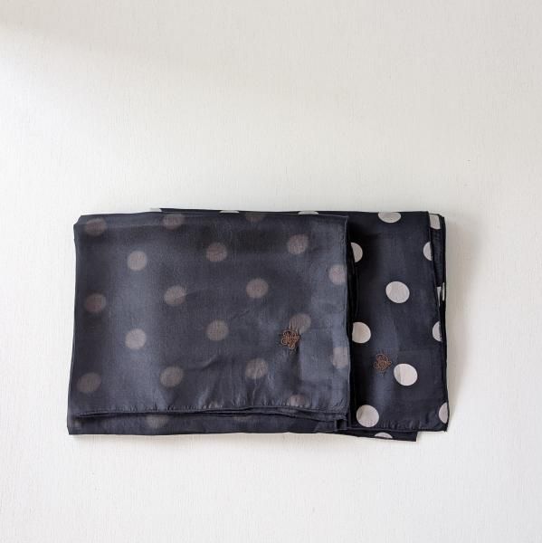 <img class='new_mark_img1' src='https://img.shop-pro.jp/img/new/icons47.gif' style='border:none;display:inline;margin:0px;padding:0px;width:auto;' />maison de soil  BANGALORE SILK DOT PRINT SCARF