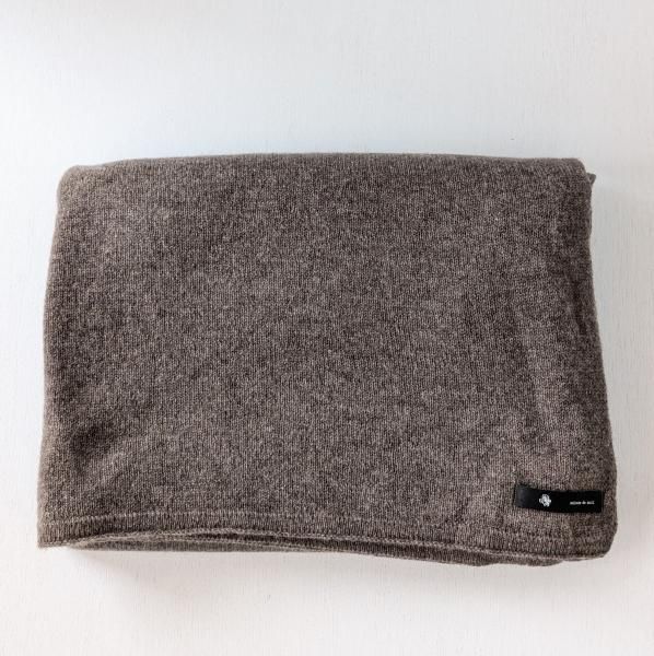 <img class='new_mark_img1' src='https://img.shop-pro.jp/img/new/icons47.gif' style='border:none;display:inline;margin:0px;padding:0px;width:auto;' />maison de soil  10GG PLAIN STITCH CASHMERE STOLE
