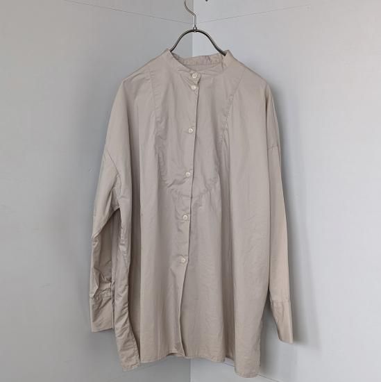 <img class='new_mark_img1' src='https://img.shop-pro.jp/img/new/icons47.gif' style='border:none;display:inline;margin:0px;padding:0px;width:auto;' />ROBE de PEAU  BAND COLLAR SHIRT