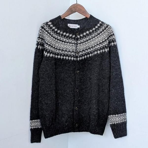 <img class='new_mark_img1' src='https://img.shop-pro.jp/img/new/icons11.gif' style='border:none;display:inline;margin:0px;padding:0px;width:auto;' />John Tulloch  SHETLAND WOOL NORDIC HEAVY BRUSH CREW-NECK CARDIGAN