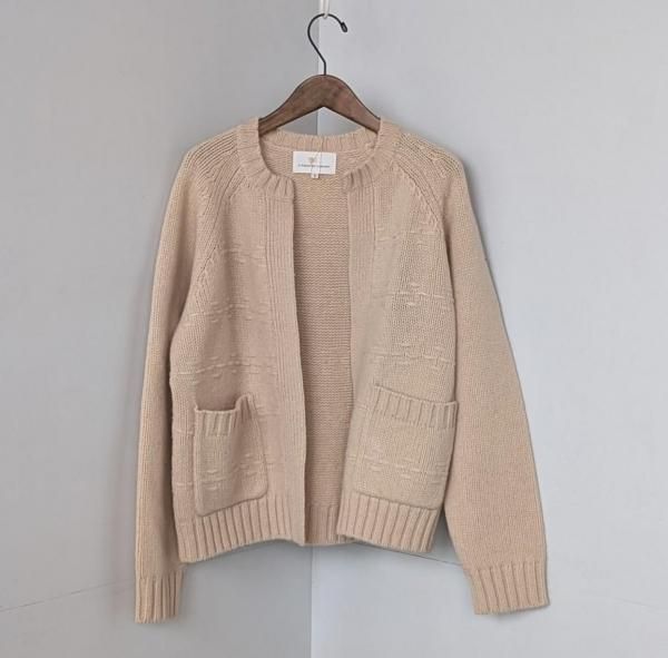 <img class='new_mark_img1' src='https://img.shop-pro.jp/img/new/icons11.gif' style='border:none;display:inline;margin:0px;padding:0px;width:auto;' />A PIECE OF LIBRARY  シルキーウールアイランドカーデ