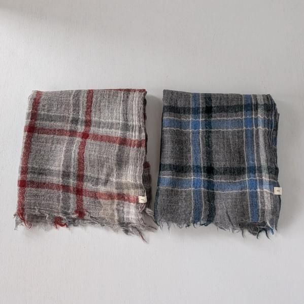 <img class='new_mark_img1' src='https://img.shop-pro.jp/img/new/icons11.gif' style='border:none;display:inline;margin:0px;padding:0px;width:auto;' />SOIL  WOOL CHECK SQUARE STOLE