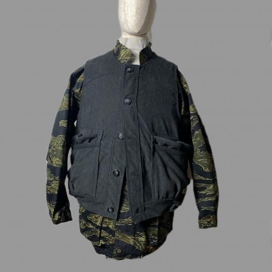 『OVERGROWN HIKER VEST(ACTIVE CORDUROY)』 SASSAFRAS『OVERGROWN HIKER VEST(ACTIVE CORDUROY)』(BLACK