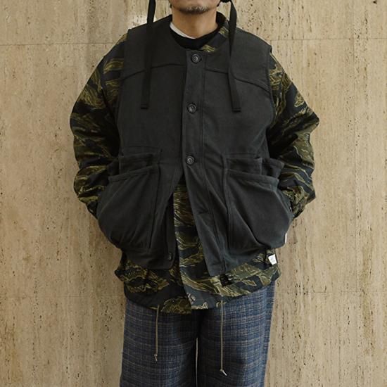 『OVERGROWN HIKER VEST(ACTIVE CORDUROY)』 SASSAFRAS『OVERGROWN HIKER VEST(ACTIVE CORDUROY)』(BLACK