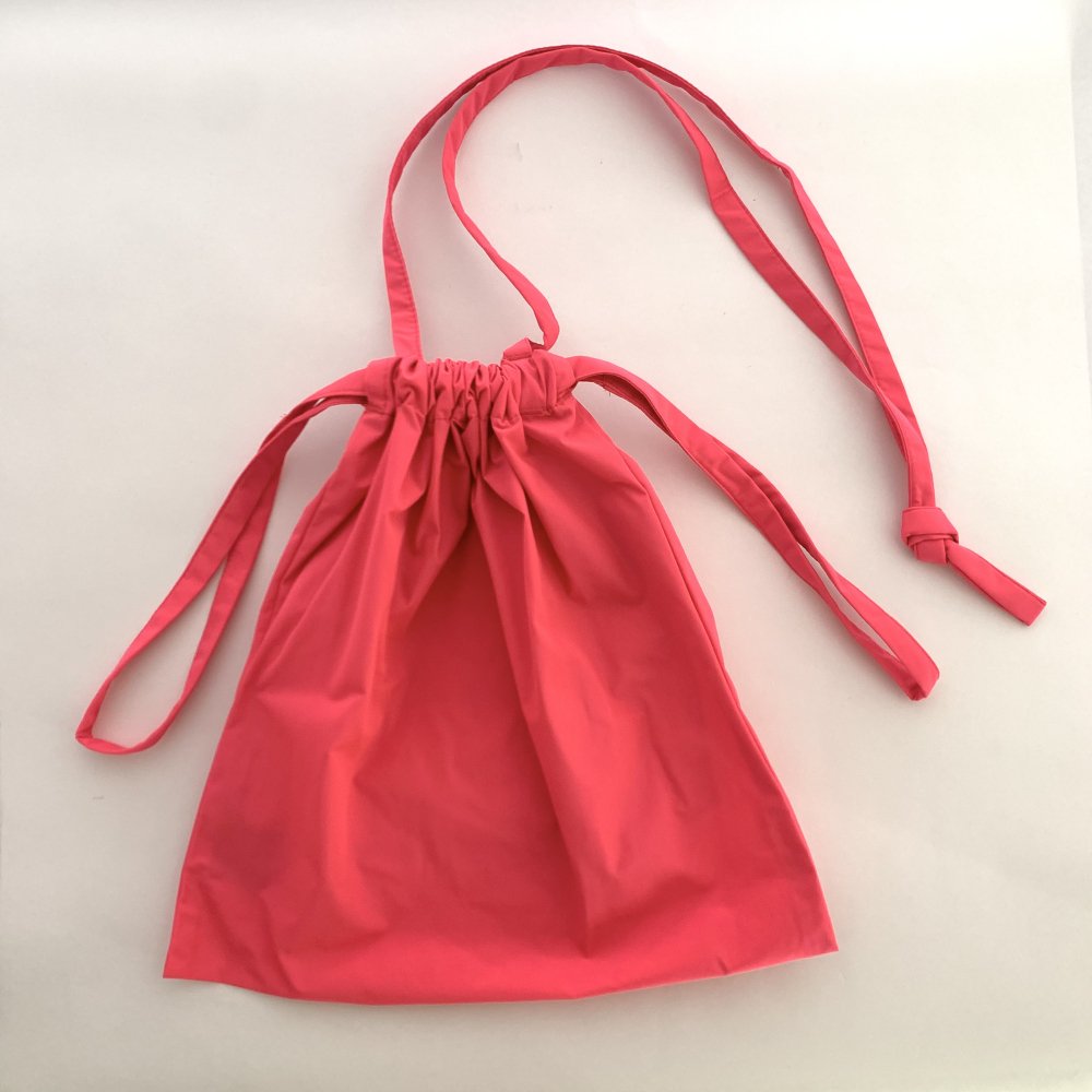 <img class='new_mark_img1' src='https://img.shop-pro.jp/img/new/icons13.gif' style='border:none;display:inline;margin:0px;padding:0px;width:auto;' />formuniform<br>drawstring bag with strap SS 
