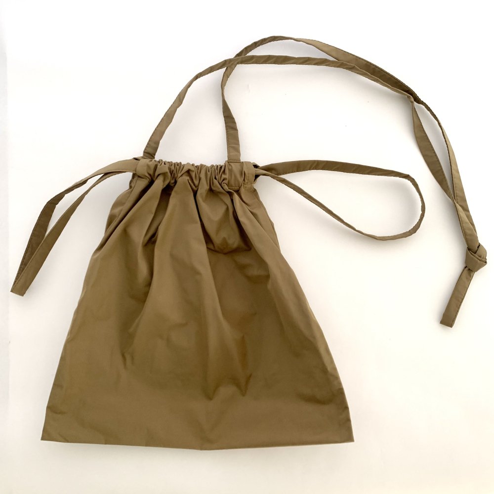 <img class='new_mark_img1' src='https://img.shop-pro.jp/img/new/icons13.gif' style='border:none;display:inline;margin:0px;padding:0px;width:auto;' />formuniform<br>drawstring bag with strap SS 
