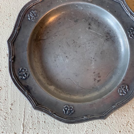  Vintage pewter Tray<img class='new_mark_img2' src='https://img.shop-pro.jp/img/new/icons47.gif' style='border:none;display:inline;margin:0px;padding:0px;width:auto;' />