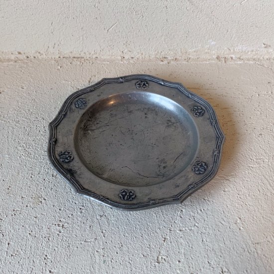  Vintage pewter Tray<img class='new_mark_img2' src='https://img.shop-pro.jp/img/new/icons47.gif' style='border:none;display:inline;margin:0px;padding:0px;width:auto;' />