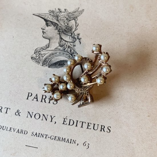 Antique bouquet brooch<img class='new_mark_img2' src='https://img.shop-pro.jp/img/new/icons47.gif' style='border:none;display:inline;margin:0px;padding:0px;width:auto;' />