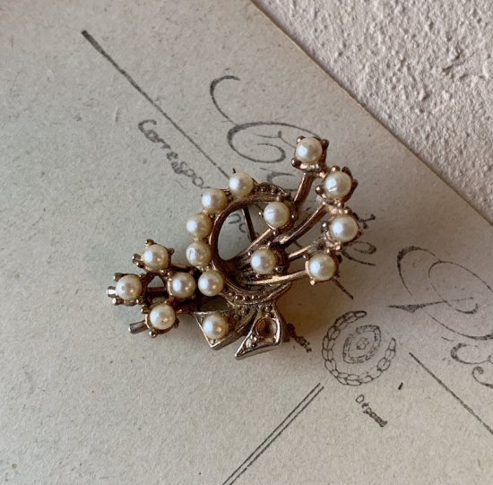 Antique bouquet brooch<img class='new_mark_img2' src='https://img.shop-pro.jp/img/new/icons47.gif' style='border:none;display:inline;margin:0px;padding:0px;width:auto;' />