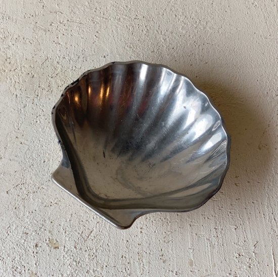 Vintage shell tray<img class='new_mark_img2' src='https://img.shop-pro.jp/img/new/icons47.gif' style='border:none;display:inline;margin:0px;padding:0px;width:auto;' />