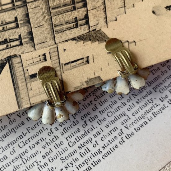 Vintage flower earrings<img class='new_mark_img2' src='https://img.shop-pro.jp/img/new/icons47.gif' style='border:none;display:inline;margin:0px;padding:0px;width:auto;' />