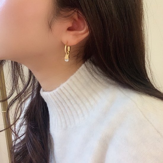 Drop pearl pierce<img class='new_mark_img2' src='https://img.shop-pro.jp/img/new/icons47.gif' style='border:none;display:inline;margin:0px;padding:0px;width:auto;' />