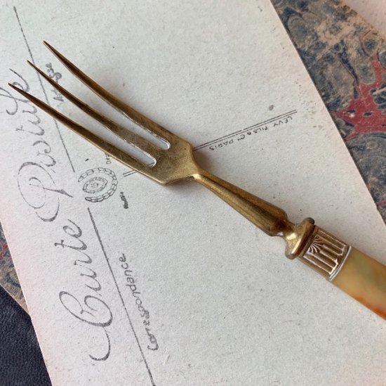 Vintage fruit fork<img class='new_mark_img2' src='https://img.shop-pro.jp/img/new/icons47.gif' style='border:none;display:inline;margin:0px;padding:0px;width:auto;' />