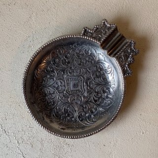 Antique silver ashtray<img class='new_mark_img2' src='https://img.shop-pro.jp/img/new/icons47.gif' style='border:none;display:inline;margin:0px;padding:0px;width:auto;' />