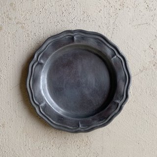 Antique pewter tray<img class='new_mark_img2' src='https://img.shop-pro.jp/img/new/icons47.gif' style='border:none;display:inline;margin:0px;padding:0px;width:auto;' />