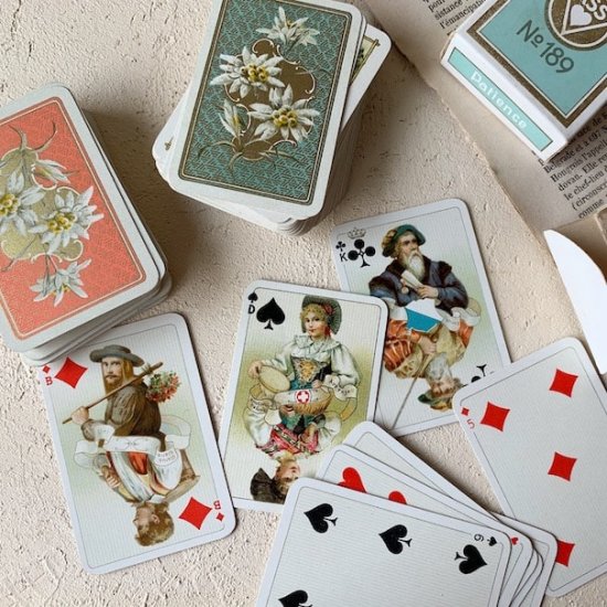 Antique playing card<img class='new_mark_img2' src='https://img.shop-pro.jp/img/new/icons47.gif' style='border:none;display:inline;margin:0px;padding:0px;width:auto;' />
