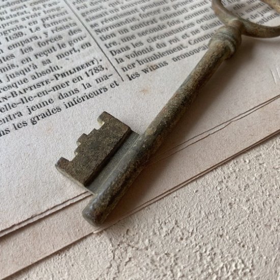 France antique key.c<img class='new_mark_img2' src='https://img.shop-pro.jp/img/new/icons47.gif' style='border:none;display:inline;margin:0px;padding:0px;width:auto;' />