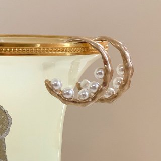 Crescent pearl pierce<img class='new_mark_img2' src='https://img.shop-pro.jp/img/new/icons47.gif' style='border:none;display:inline;margin:0px;padding:0px;width:auto;' />