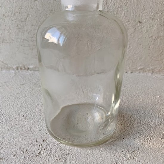 Vintage medicine bottle.b<img class='new_mark_img2' src='https://img.shop-pro.jp/img/new/icons47.gif' style='border:none;display:inline;margin:0px;padding:0px;width:auto;' />