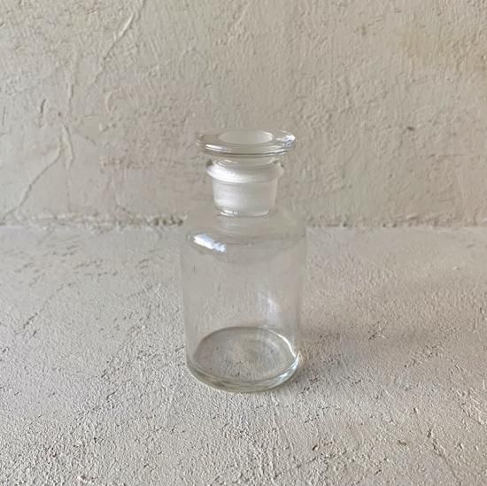 Vintage medicine bottle.e<img class='new_mark_img2' src='https://img.shop-pro.jp/img/new/icons47.gif' style='border:none;display:inline;margin:0px;padding:0px;width:auto;' />