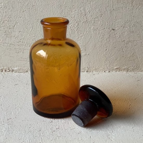 Vintage medicine bottle.i<img class='new_mark_img2' src='https://img.shop-pro.jp/img/new/icons47.gif' style='border:none;display:inline;margin:0px;padding:0px;width:auto;' />