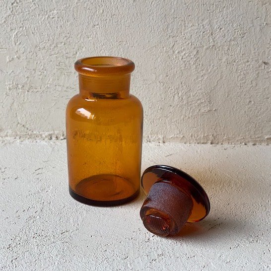 Vintage medicine bottle.j<img class='new_mark_img2' src='https://img.shop-pro.jp/img/new/icons47.gif' style='border:none;display:inline;margin:0px;padding:0px;width:auto;' />
