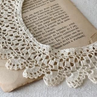 Antique lace collar<img class='new_mark_img2' src='https://img.shop-pro.jp/img/new/icons47.gif' style='border:none;display:inline;margin:0px;padding:0px;width:auto;' />