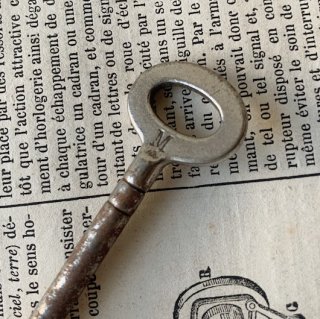 France antique key.e<img class='new_mark_img2' src='https://img.shop-pro.jp/img/new/icons47.gif' style='border:none;display:inline;margin:0px;padding:0px;width:auto;' />