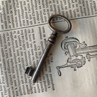 France antique key.f<img class='new_mark_img2' src='https://img.shop-pro.jp/img/new/icons47.gif' style='border:none;display:inline;margin:0px;padding:0px;width:auto;' />
