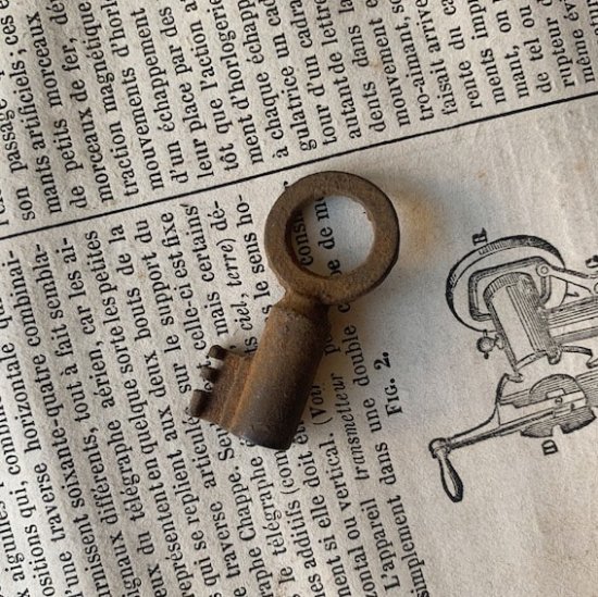 France antique key.g<img class='new_mark_img2' src='https://img.shop-pro.jp/img/new/icons47.gif' style='border:none;display:inline;margin:0px;padding:0px;width:auto;' />