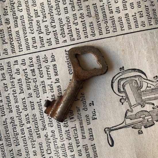 France antique key.i<img class='new_mark_img2' src='https://img.shop-pro.jp/img/new/icons47.gif' style='border:none;display:inline;margin:0px;padding:0px;width:auto;' />