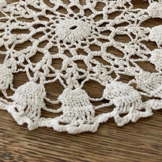 Antique lace doily<img class='new_mark_img2' src='https://img.shop-pro.jp/img/new/icons47.gif' style='border:none;display:inline;margin:0px;padding:0px;width:auto;' />